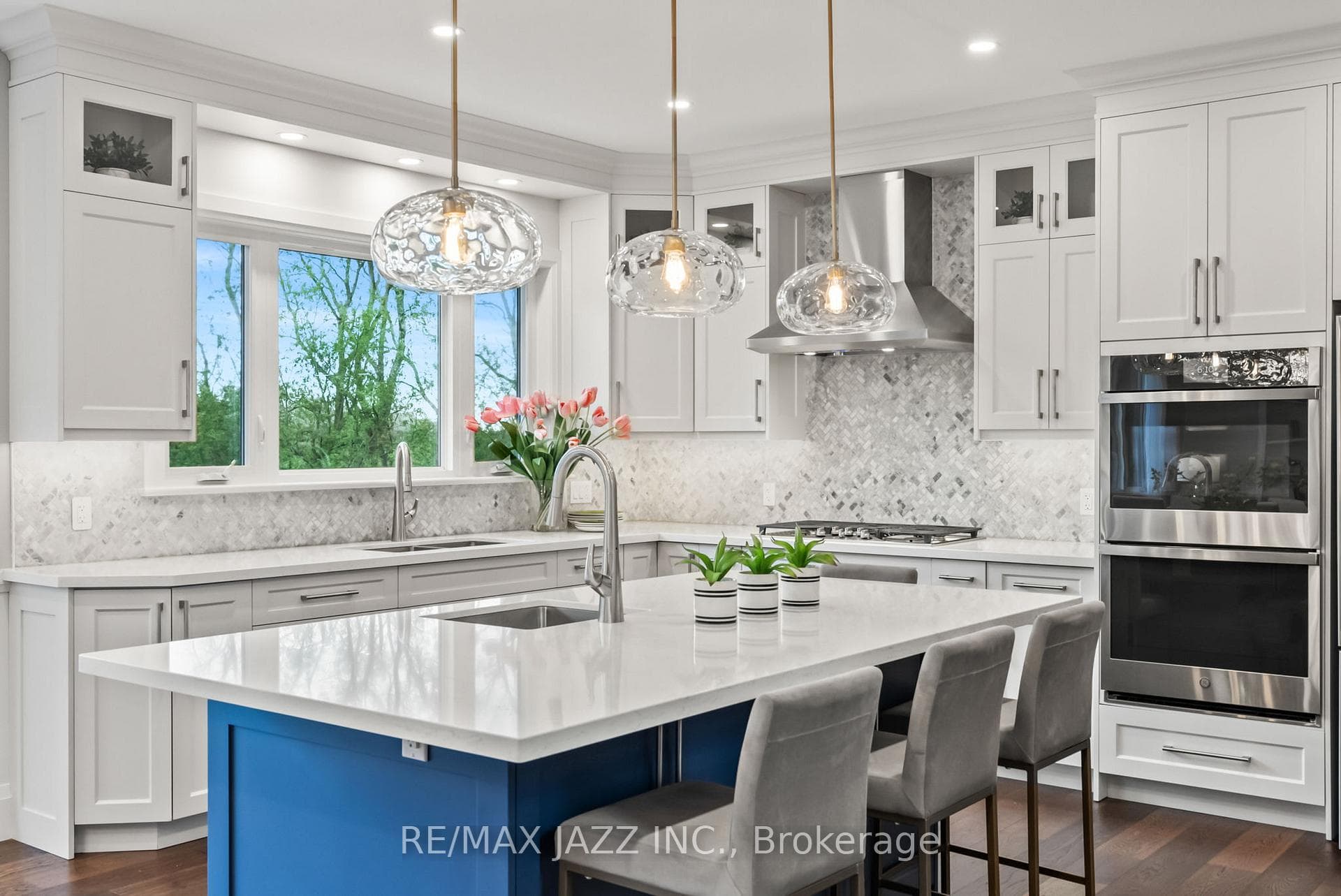 371 Ellesmere Court photo 15