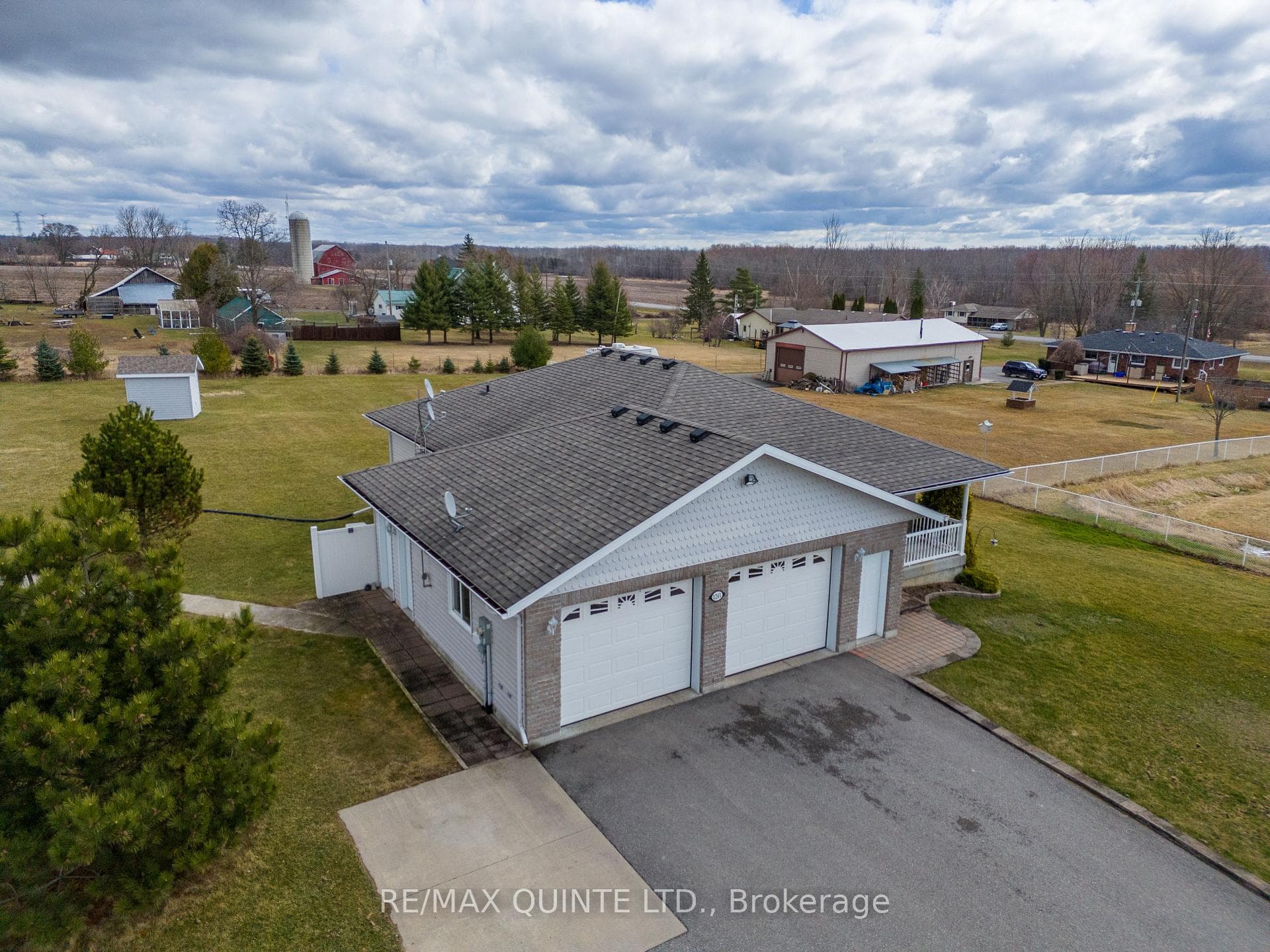 1241 Blessington Road photo 2