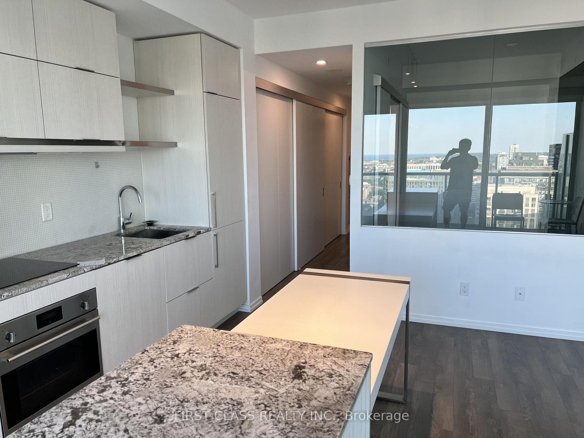 197 Yonge Street Unit 3003 photo 4