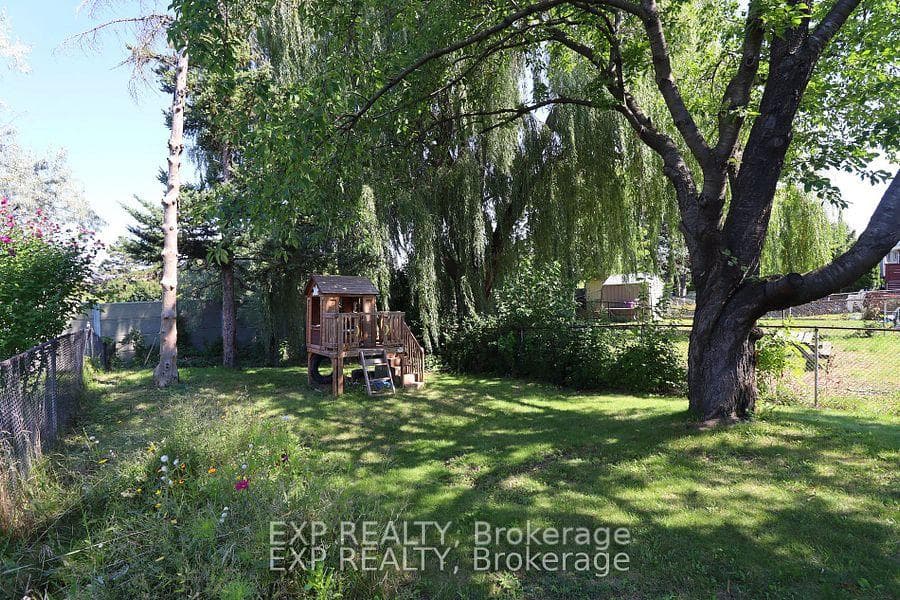 142 Royal Salisbury Way photo 27