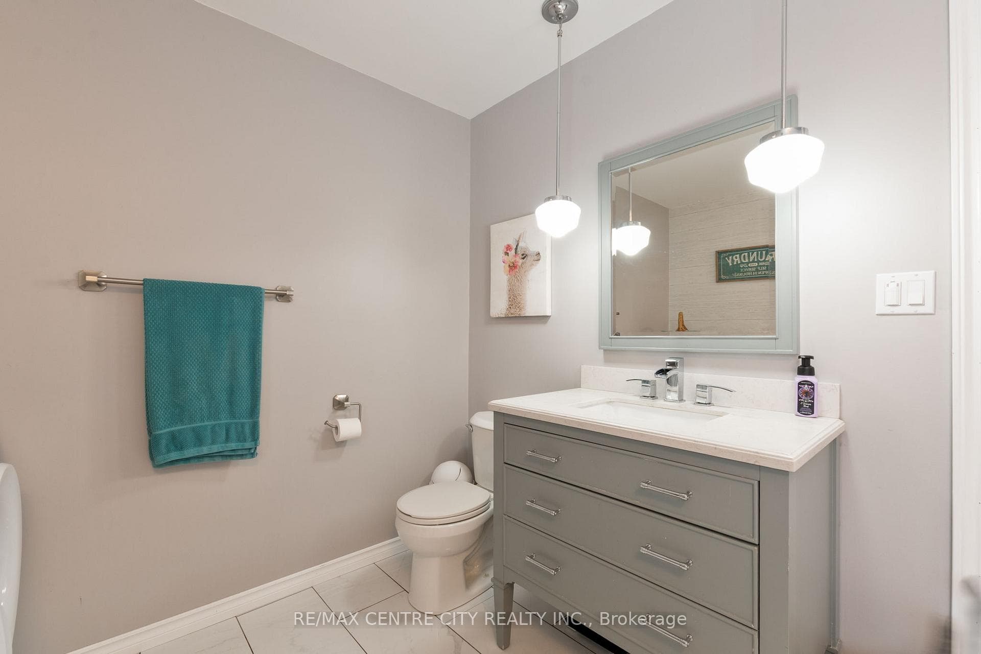 245 Elm Street photo 18