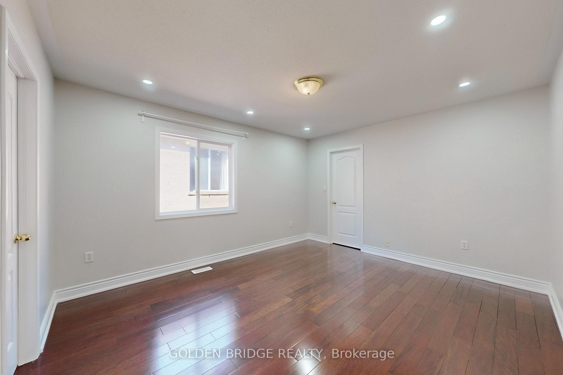 158 Worthington Avenue photo 28