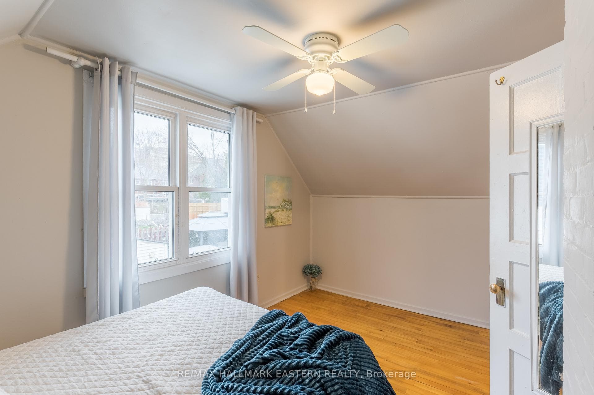 584 Paterson Street photo 37