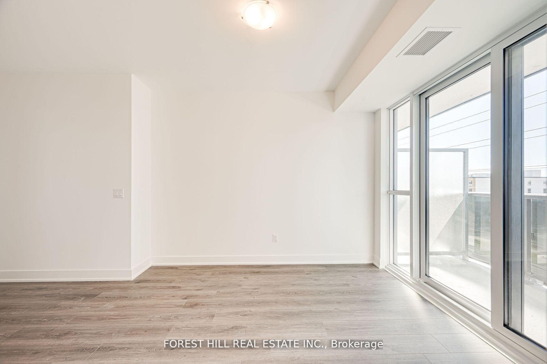 2545 Simcoe Street Unit 415 photo 11