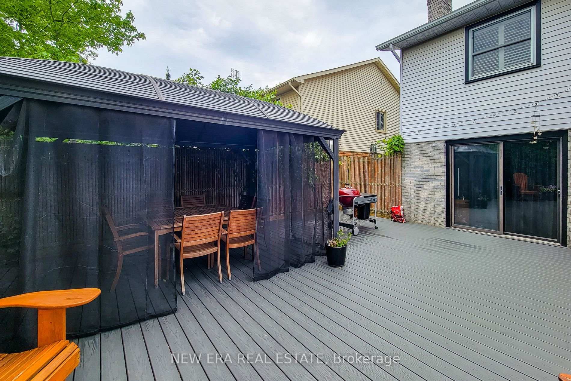 29 Woodside Square photo 10