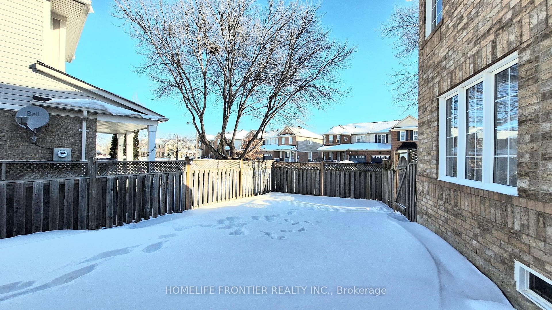 53 Frontenac Crescent photo 39