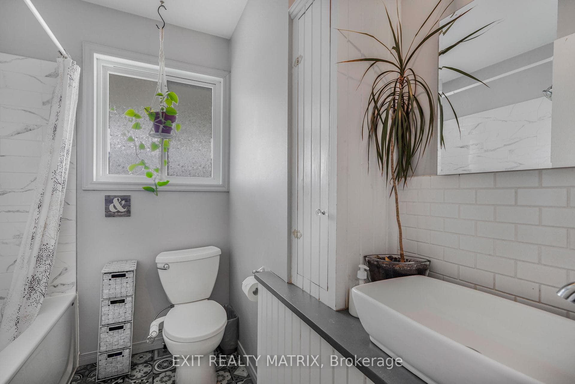 509 Ghislain Street photo 21