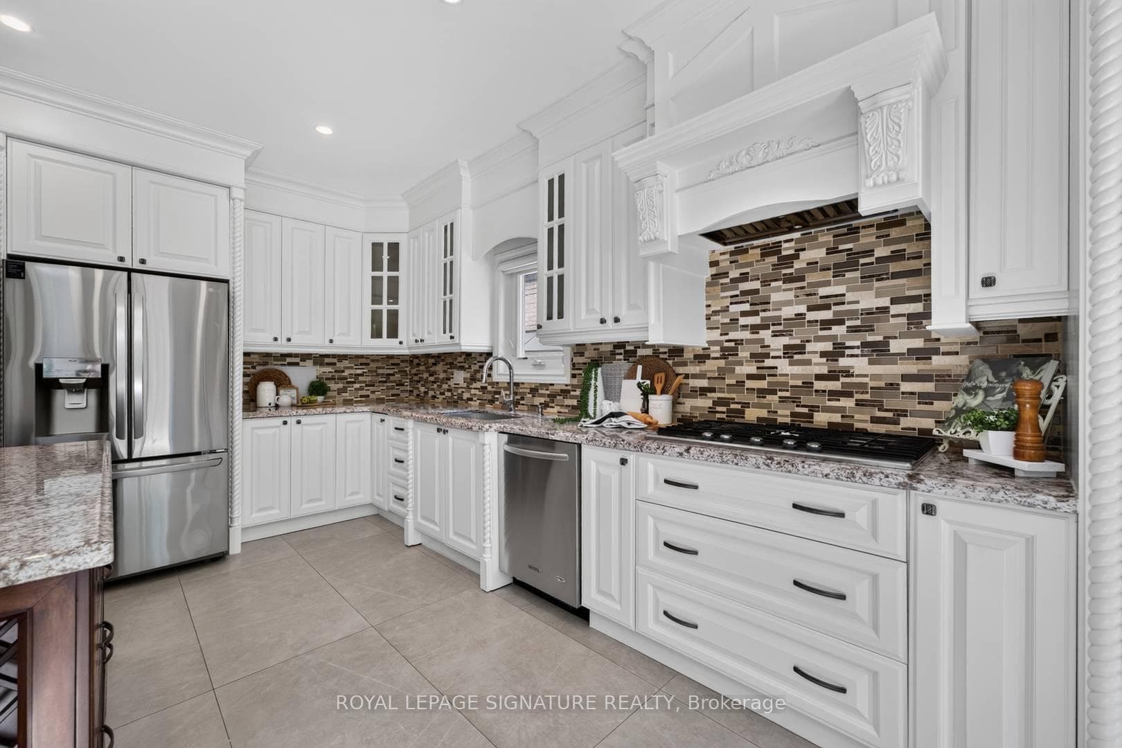 253 Byng Avenue photo 21