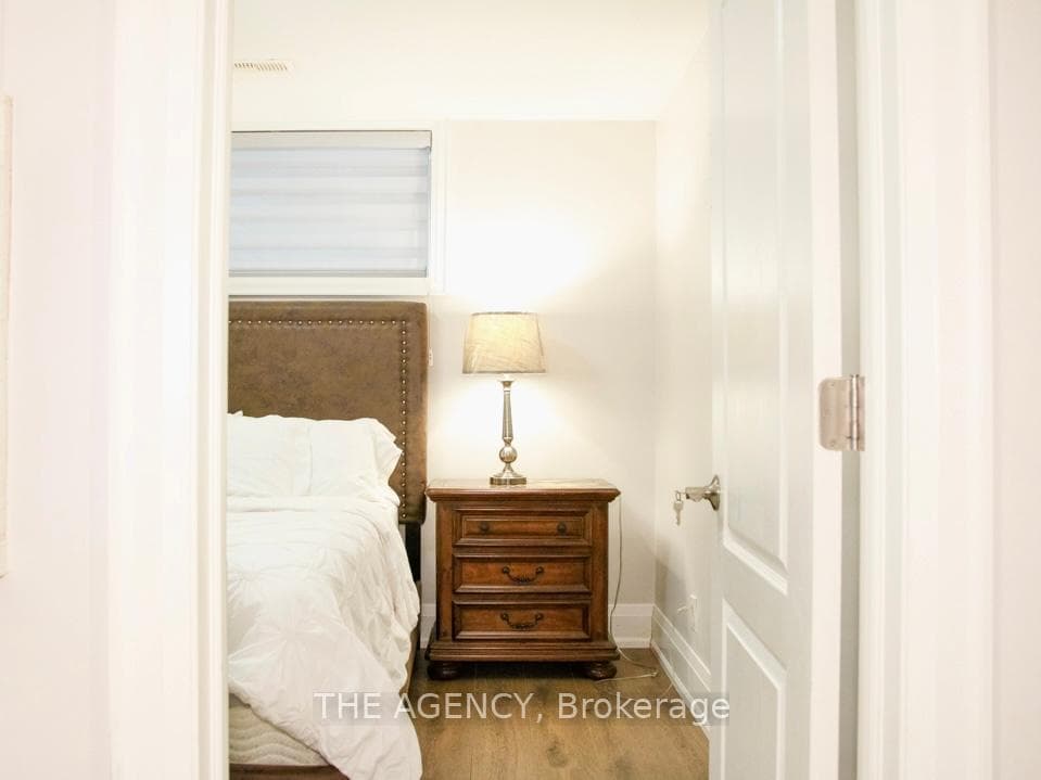 4484 Shelby Crescent photo 12