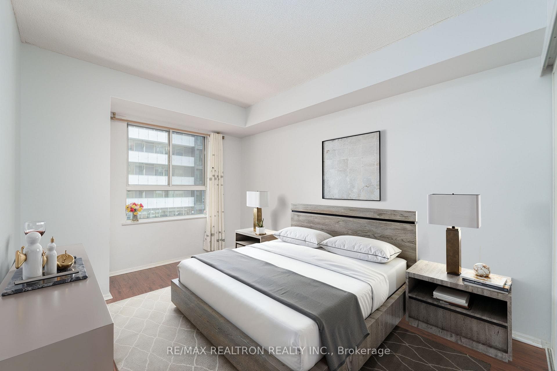44 Gerrard Street Unit 811 photo 6
