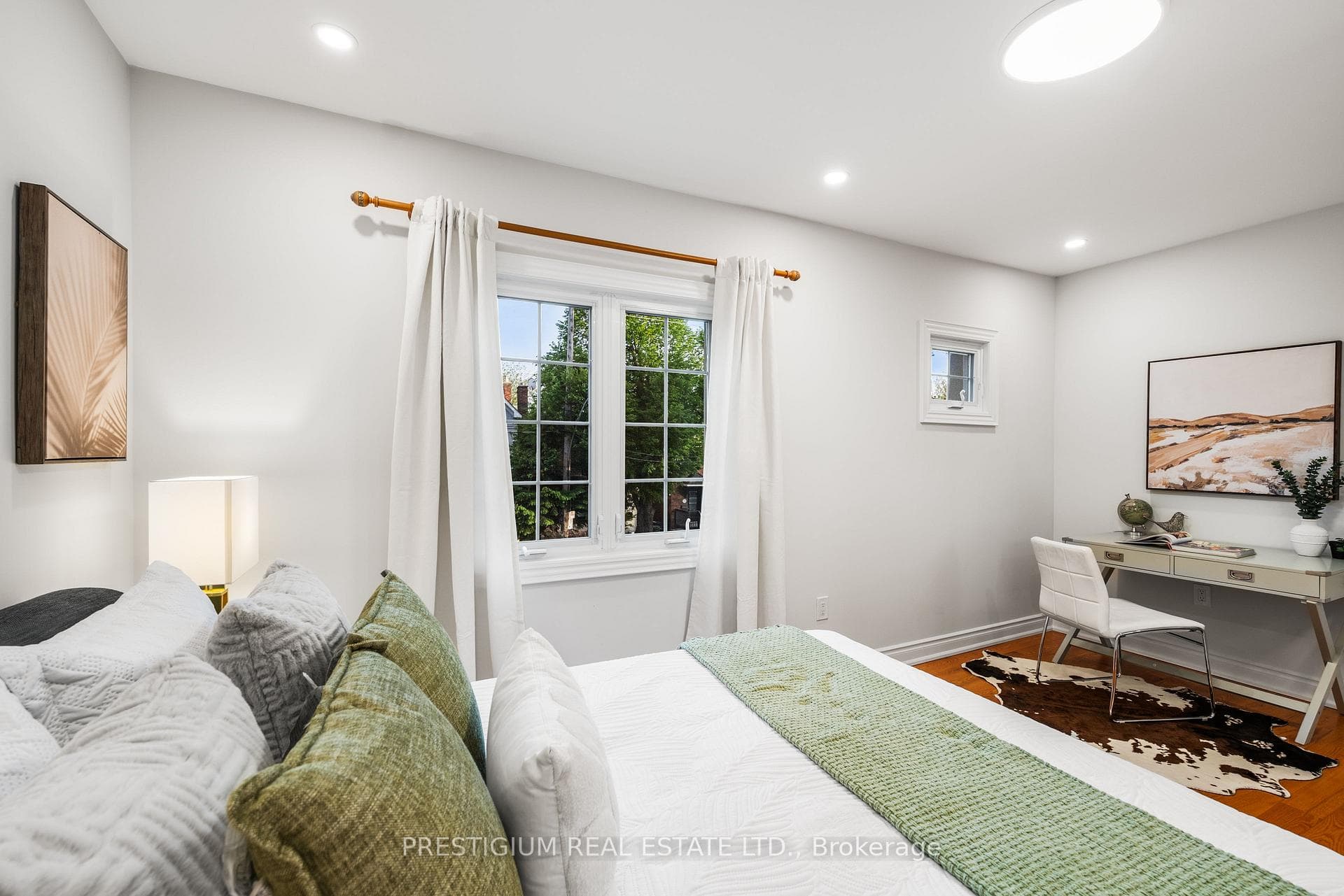 556 Davisville Avenue photo 24