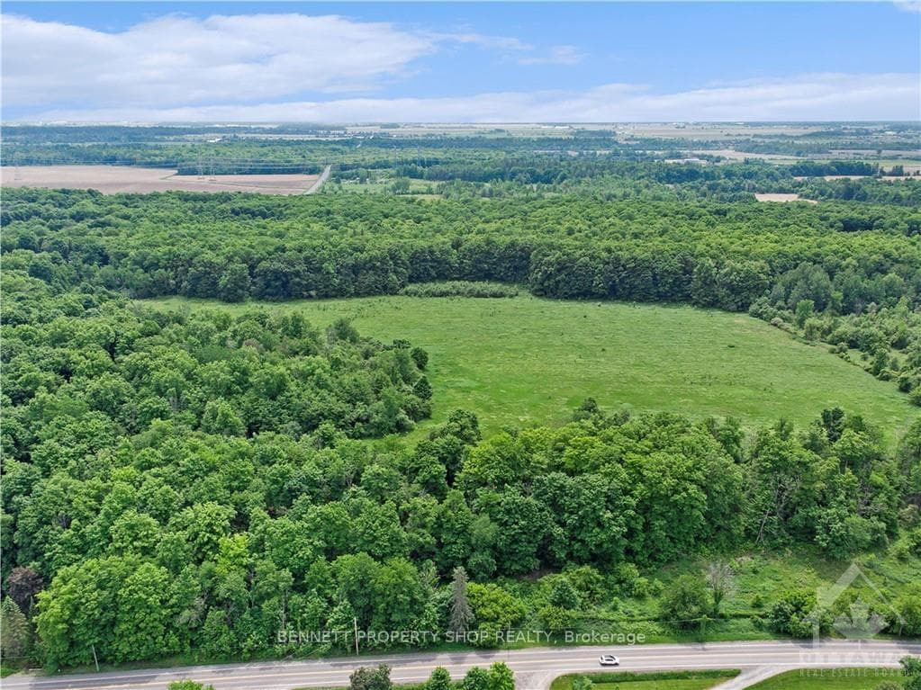 1858 OLD MONTREAL Road photo 2