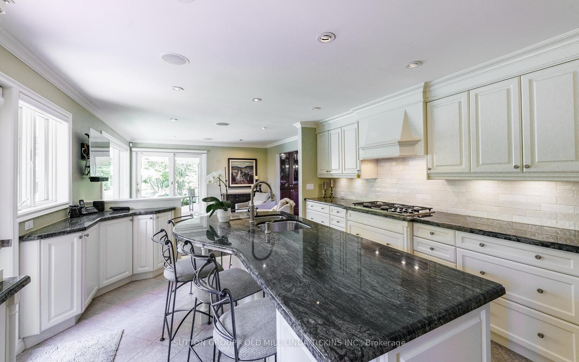 6 Winterbourne Court photo 10