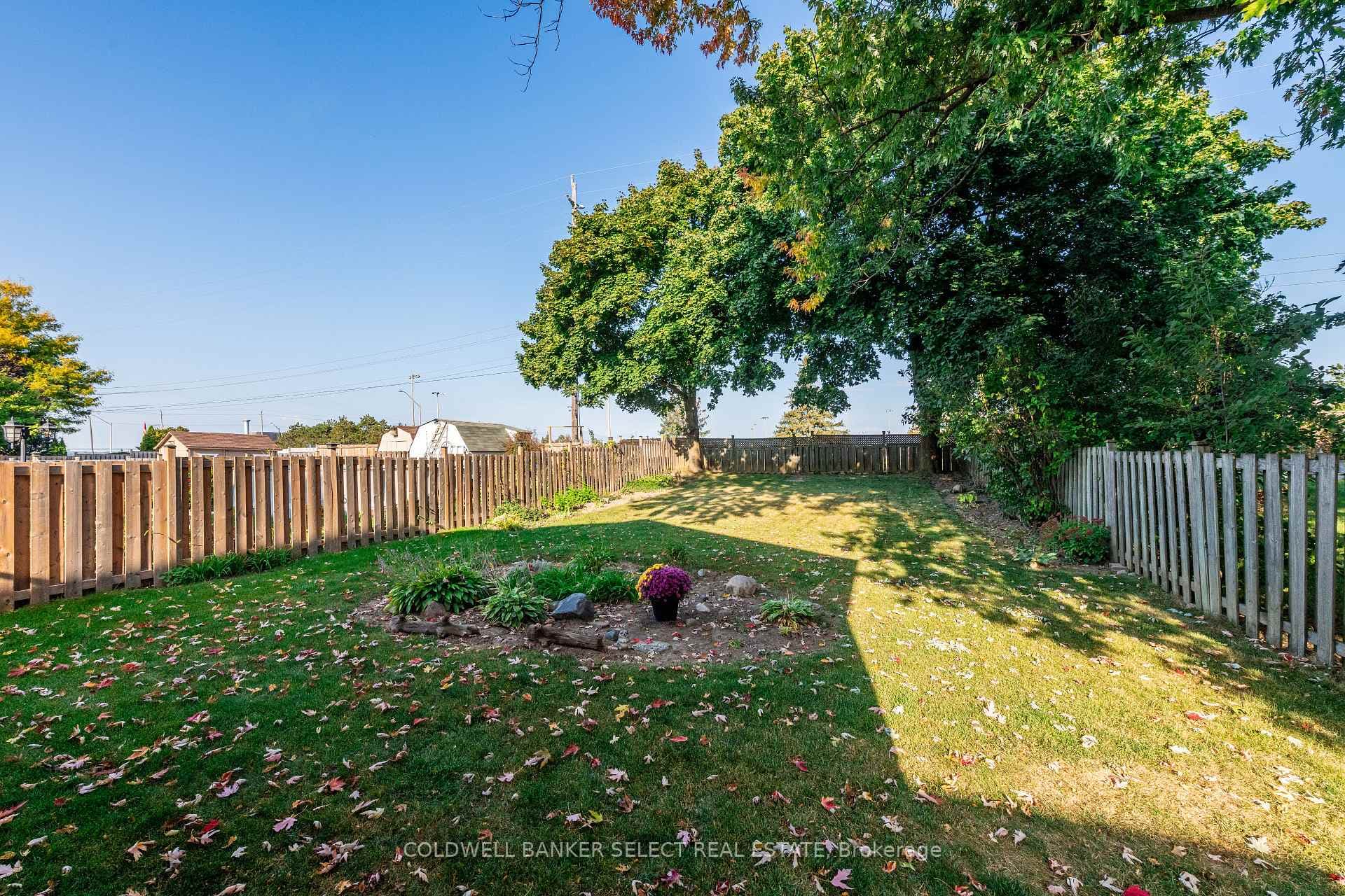 354 Whitehead Crescent photo 34