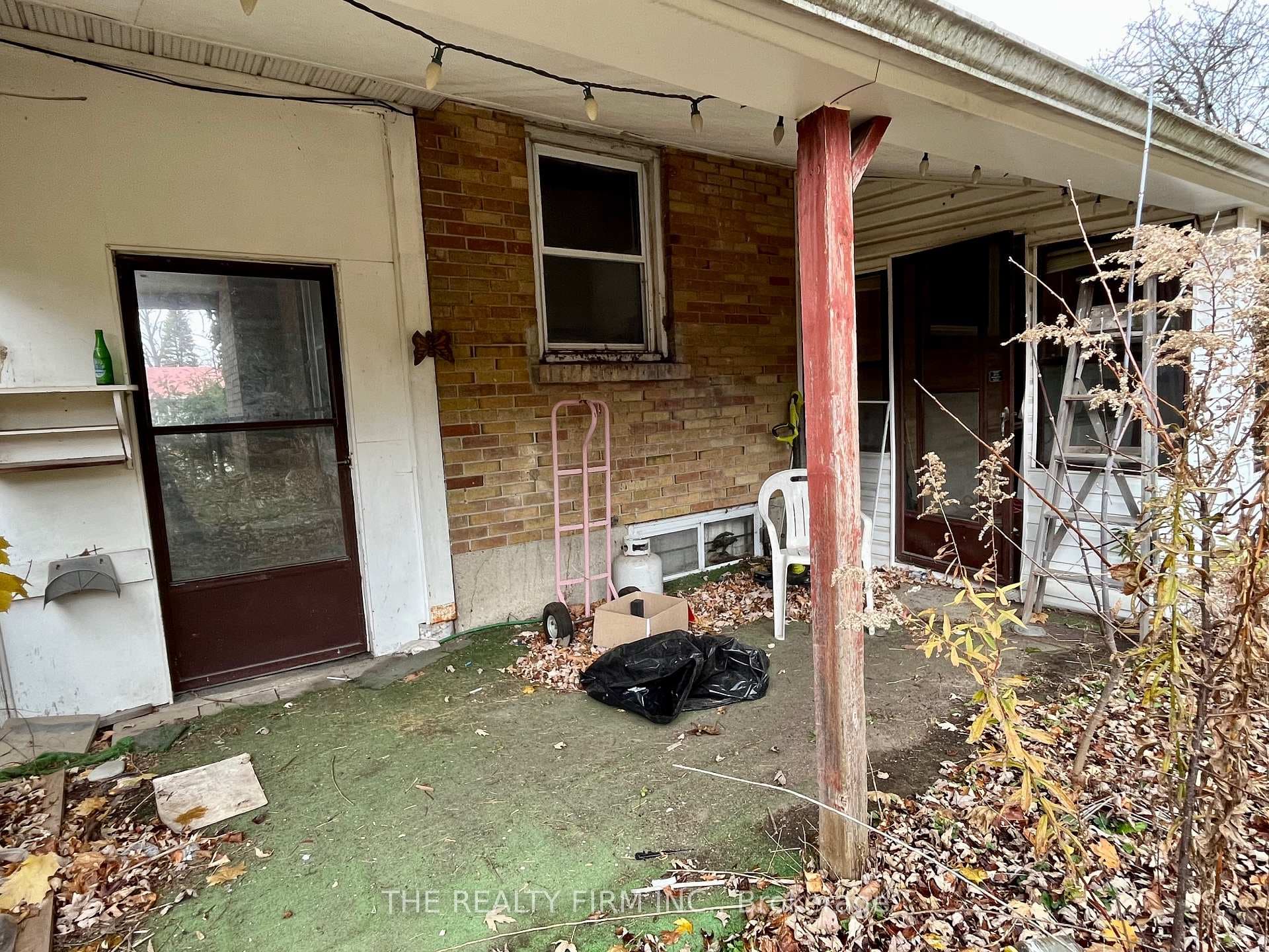 1267 Hillcrest Avenue photo 3