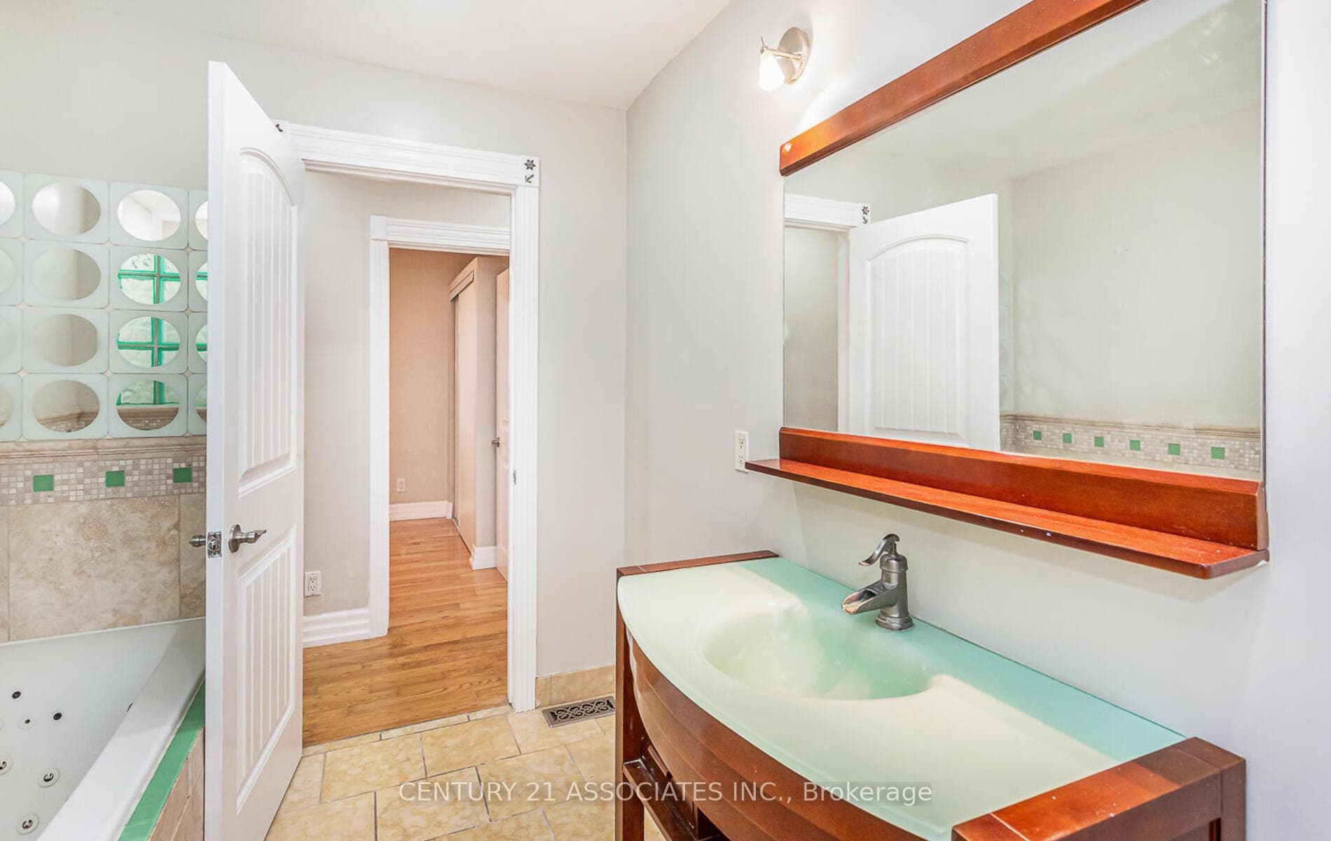 1338 Waverly Avenue photo 25