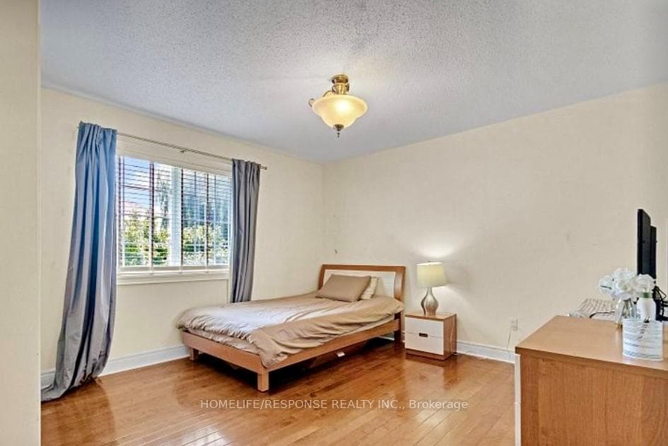 1382 STOREY Drive photo 20