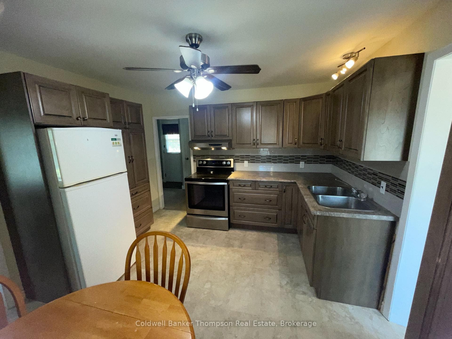Renovated Eat-In Kitchen