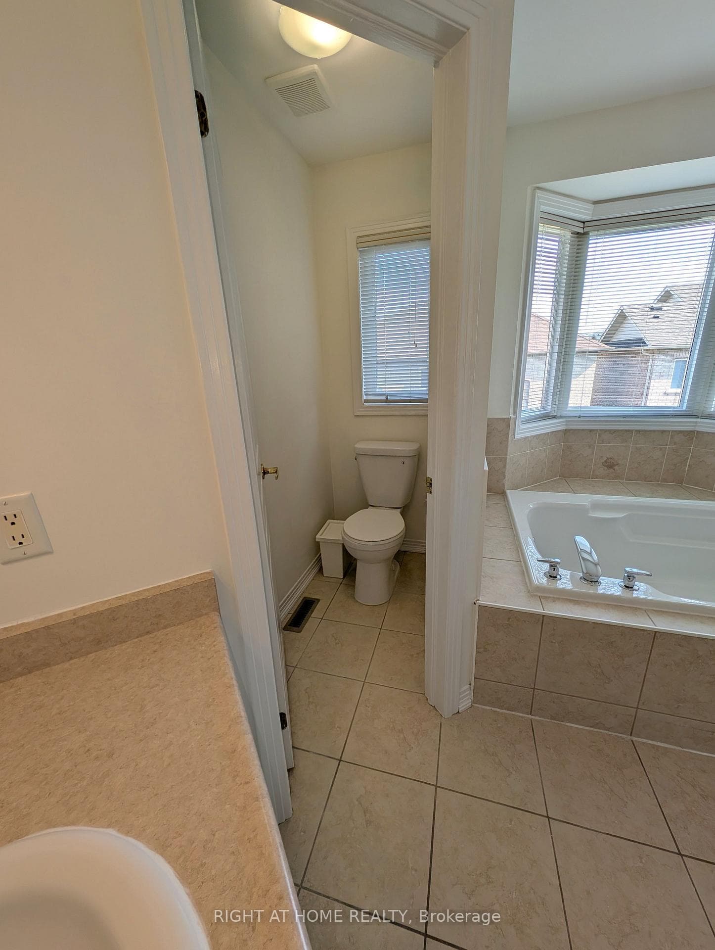 35 Nichols Boulevard photo 24