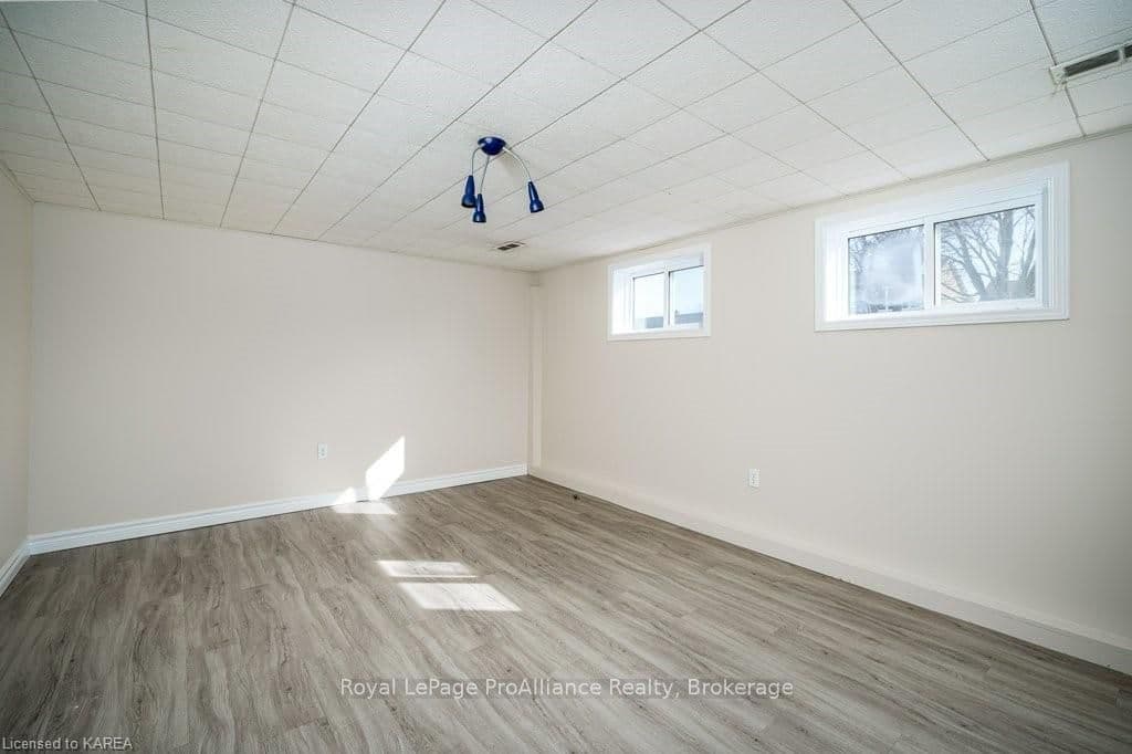 22 WOLFE Street photo 24