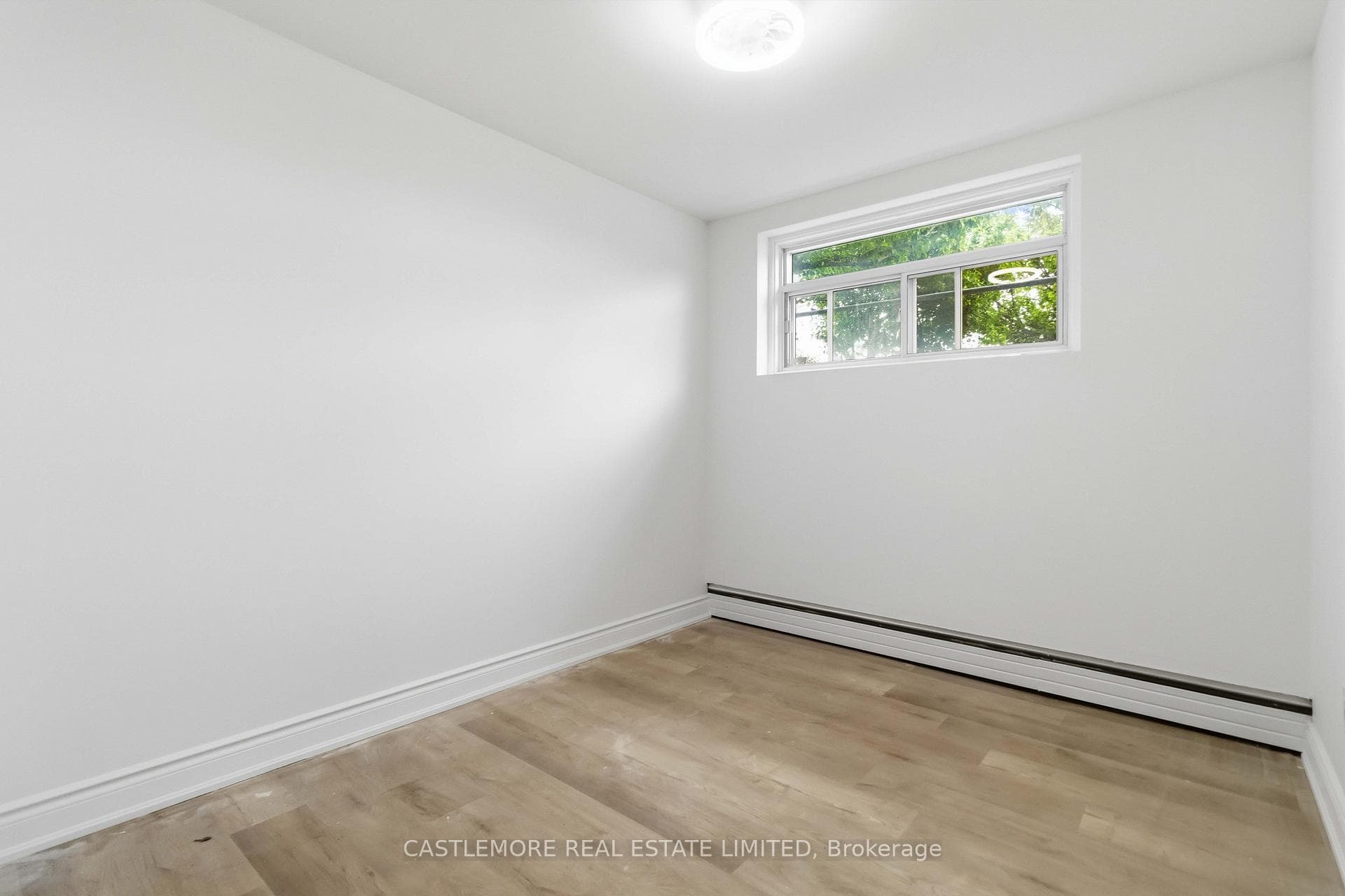 9 allenby Avenue photo 16