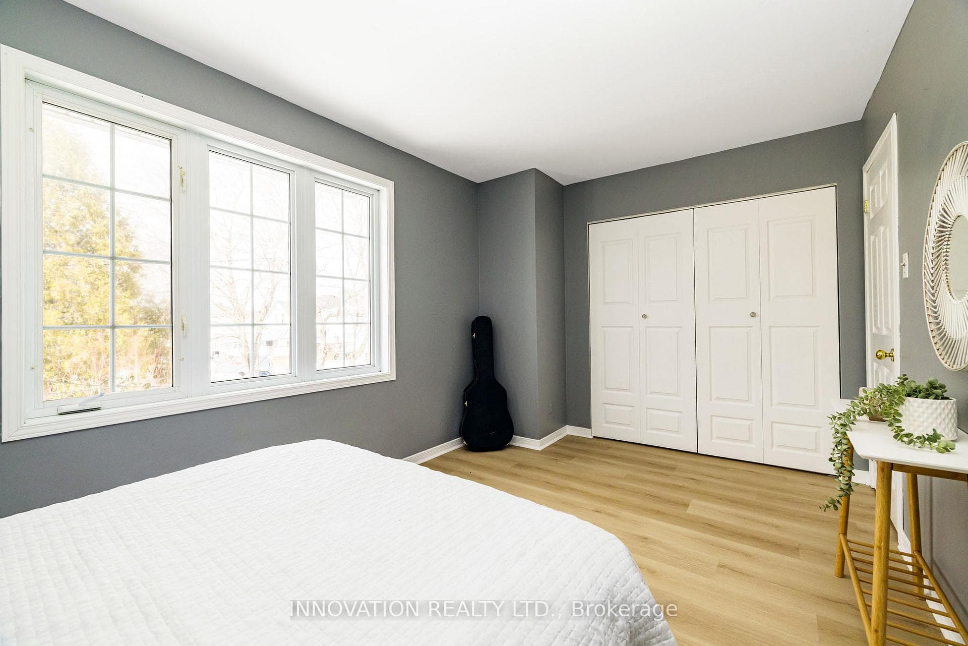 2nd bedroom with large closet