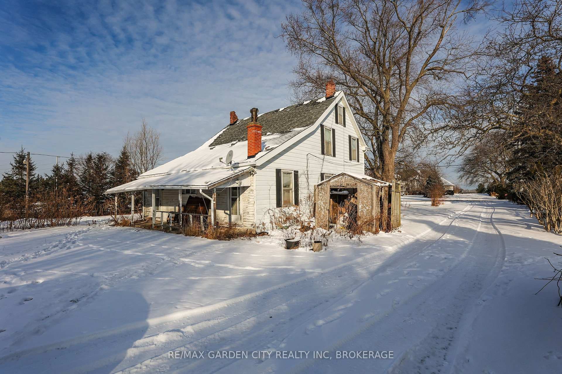 1013 Lakeshore Road photo 3