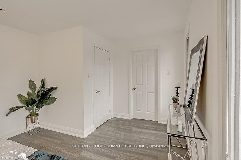 16 Upper Canada Drive Unit Upper photo 25