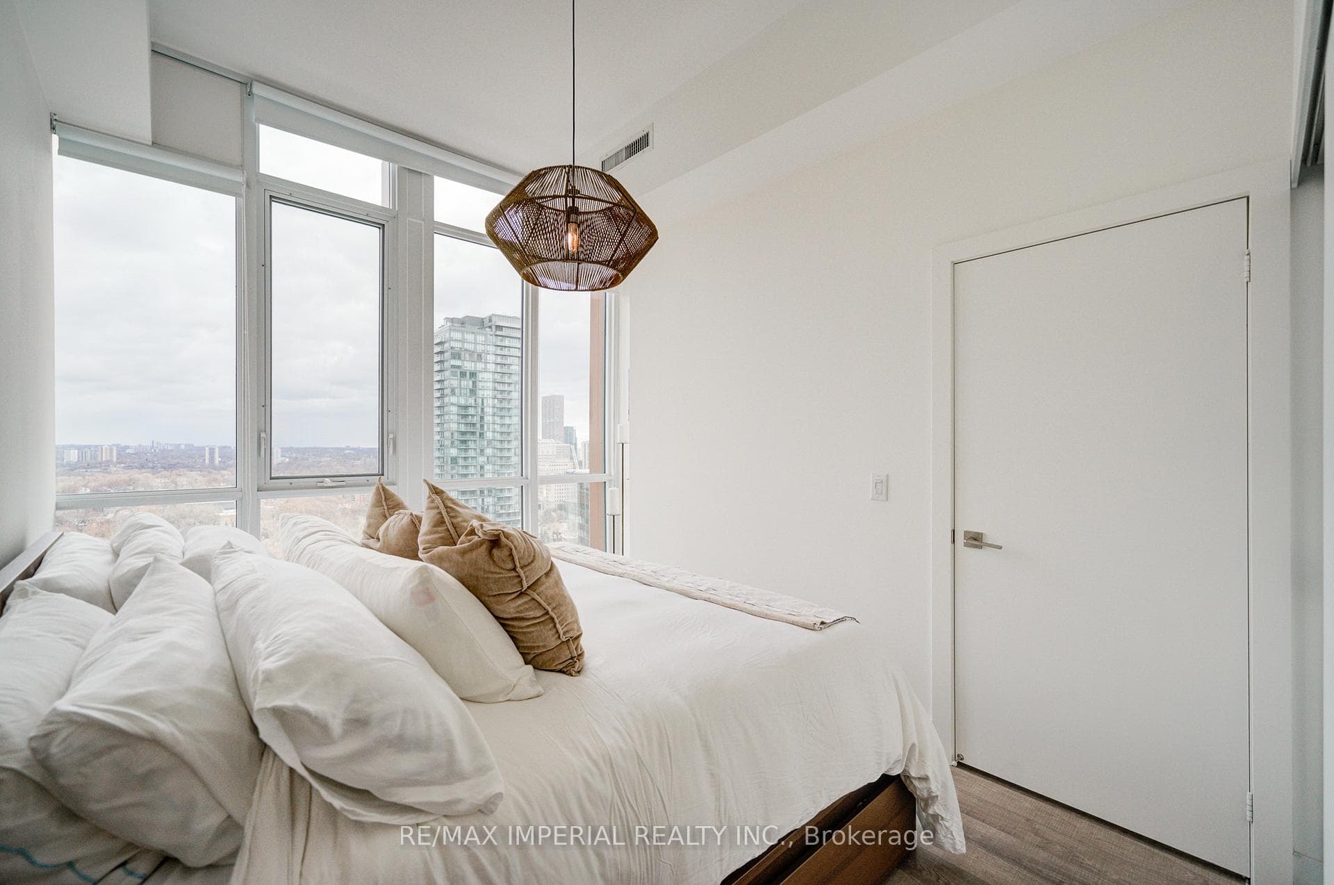 32 Davenport Road Unit 2406 photo 19
