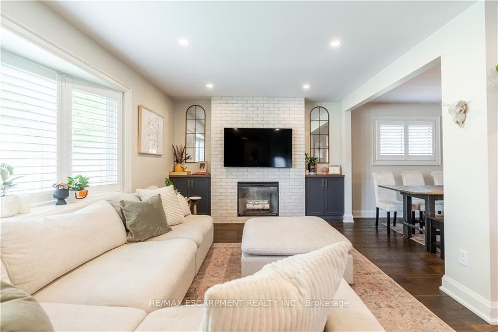 64 Leslie Avenue photo 6