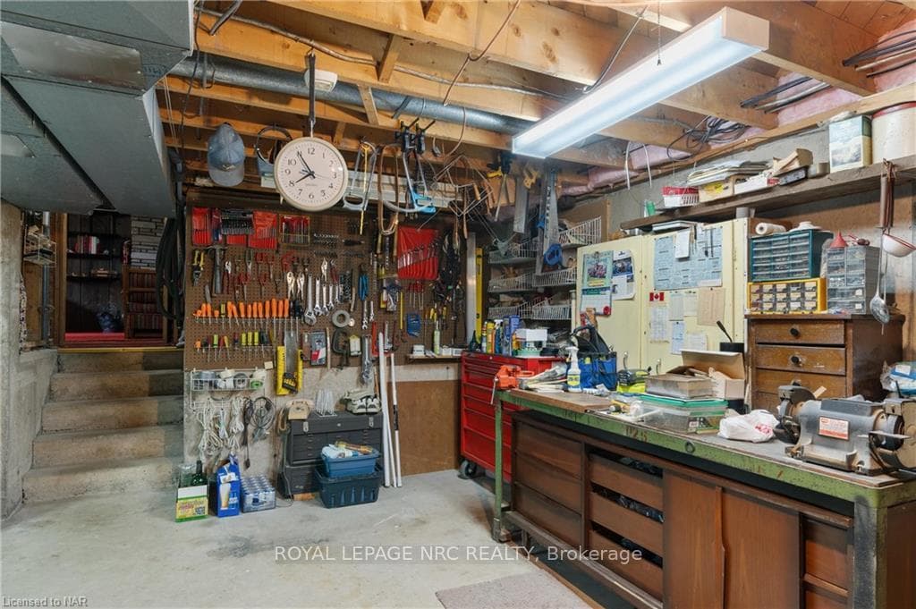 817 SAWMILL Road photo 33