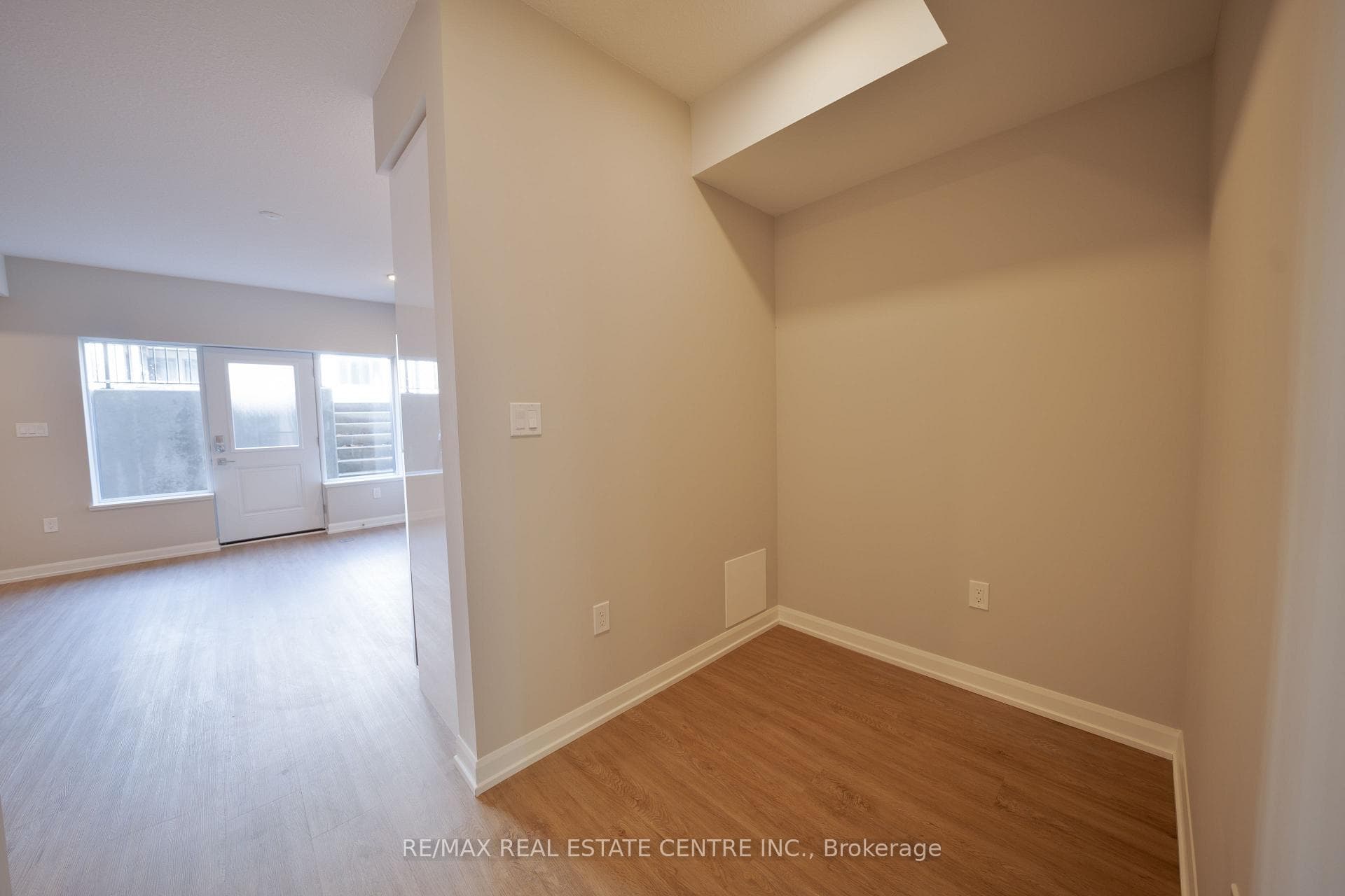 708 Woolwich Street Unit 117 photo 28
