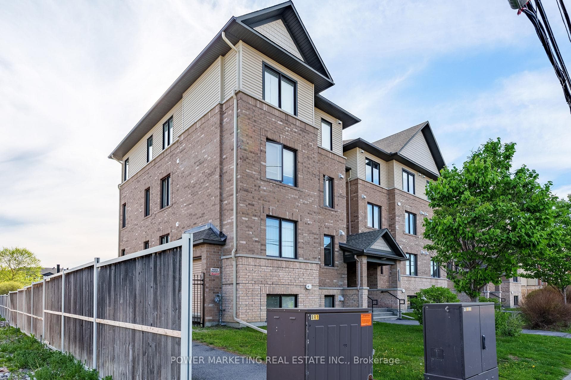 2240 Tenth Line Road Unit 8 photo 1