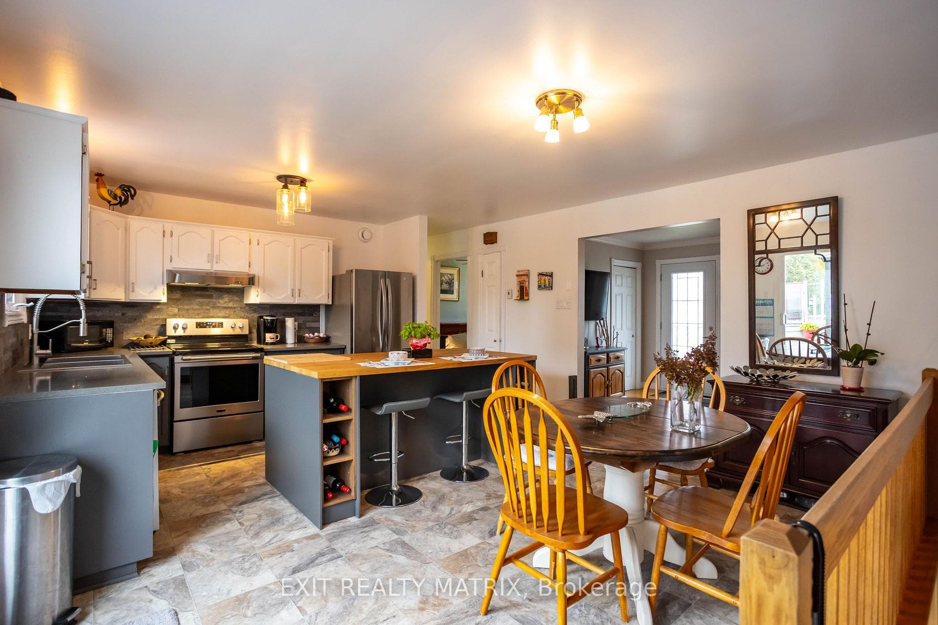 697 Omer Street photo 6
