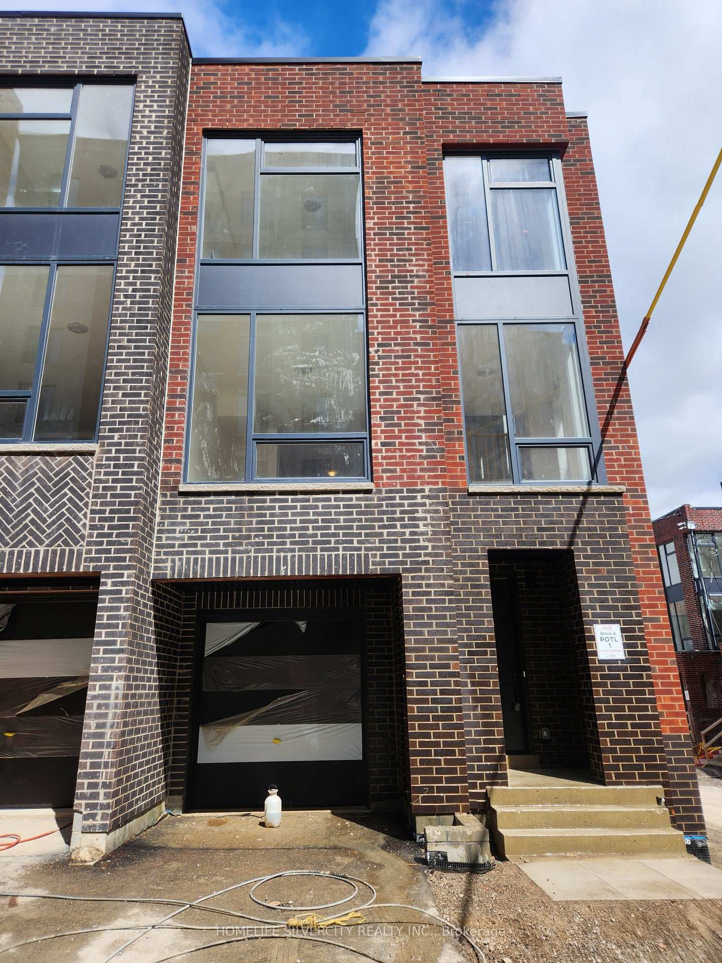 7 Taylor Court photo 1