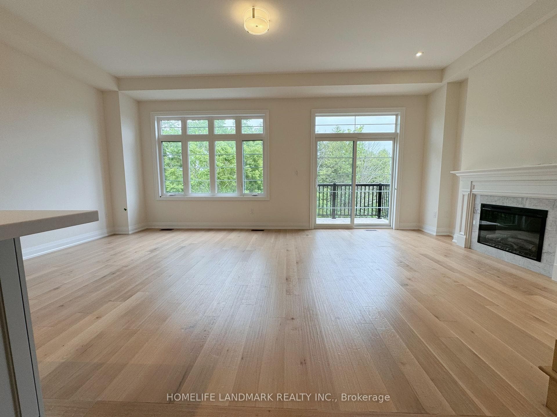 73 West Village Lane photo 21