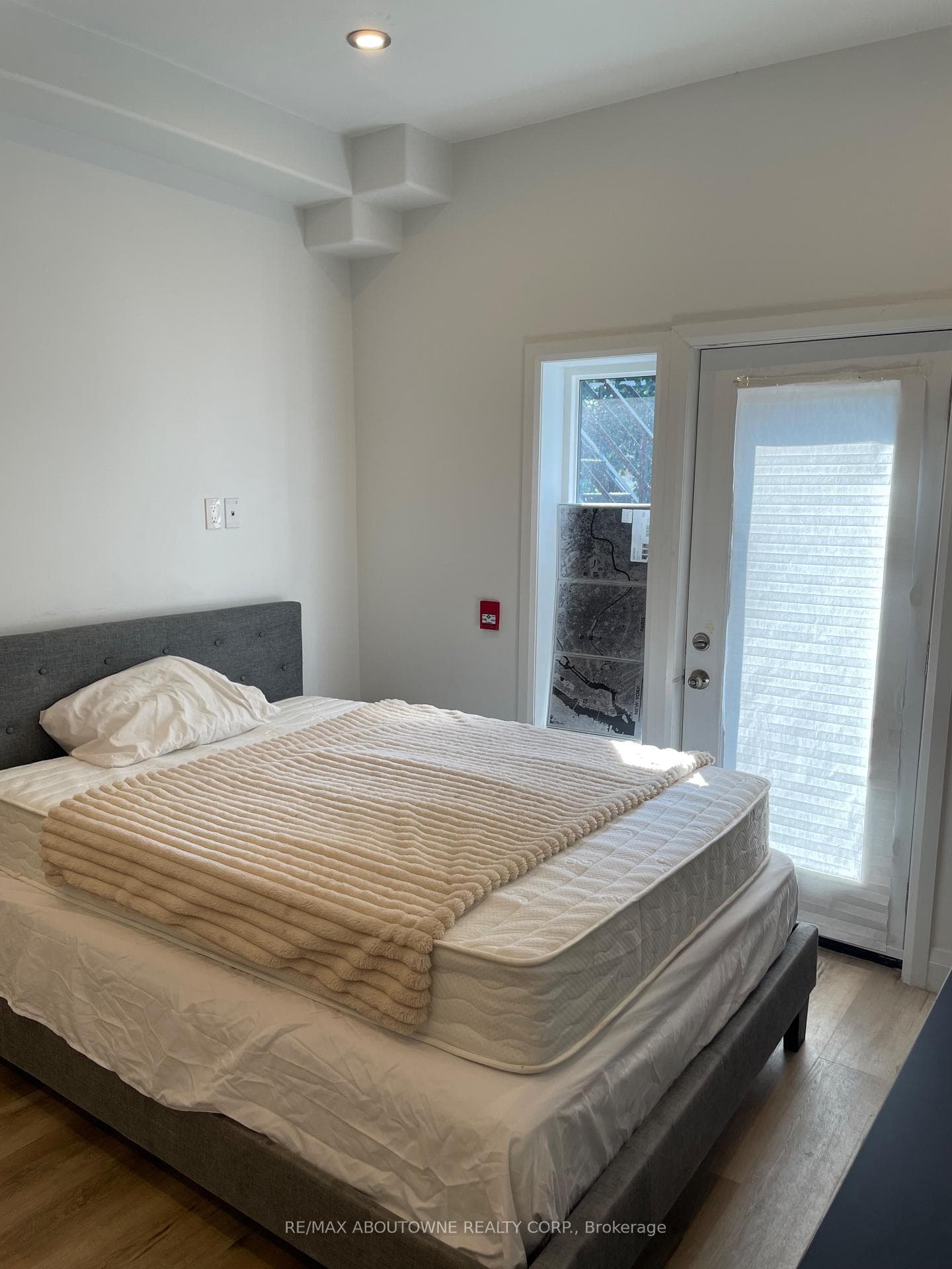 66 Wellington Street photo 17