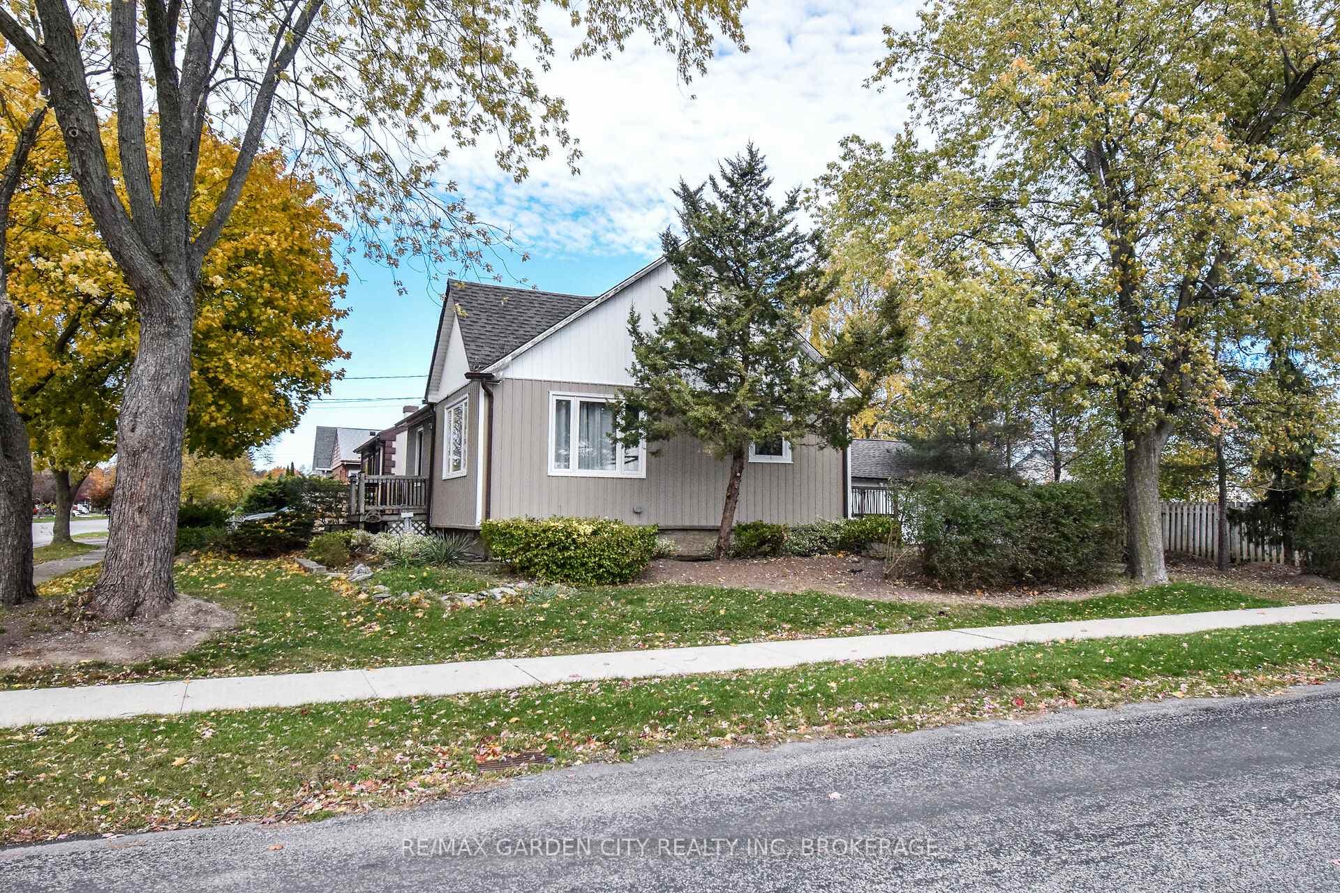 115 Marshall Avenue photo 4