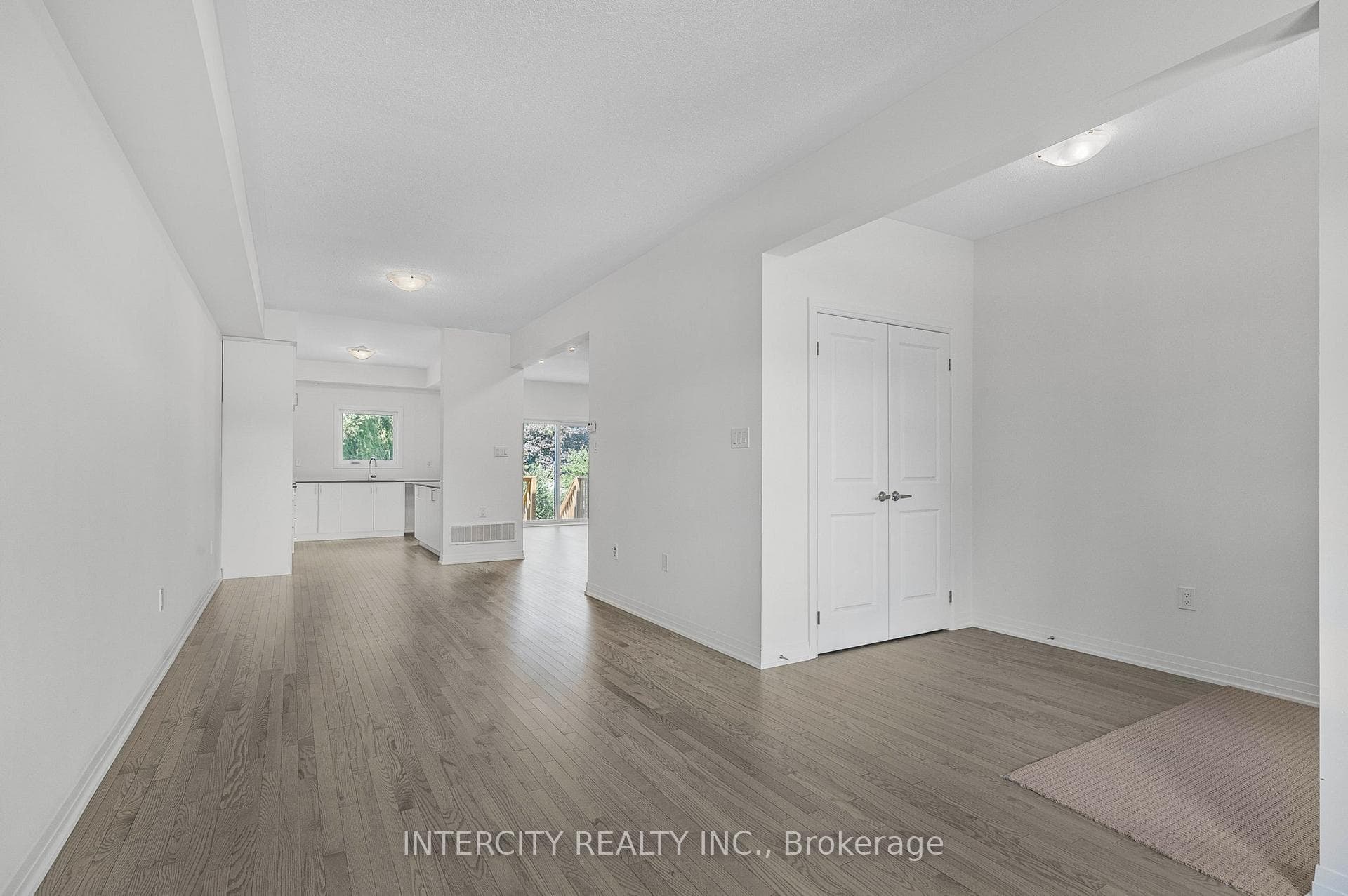 341 Quebec Street photo 6
