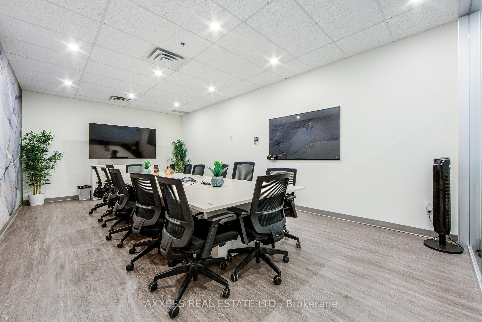 30 Eglinton Avenue Unit 400 photo 5