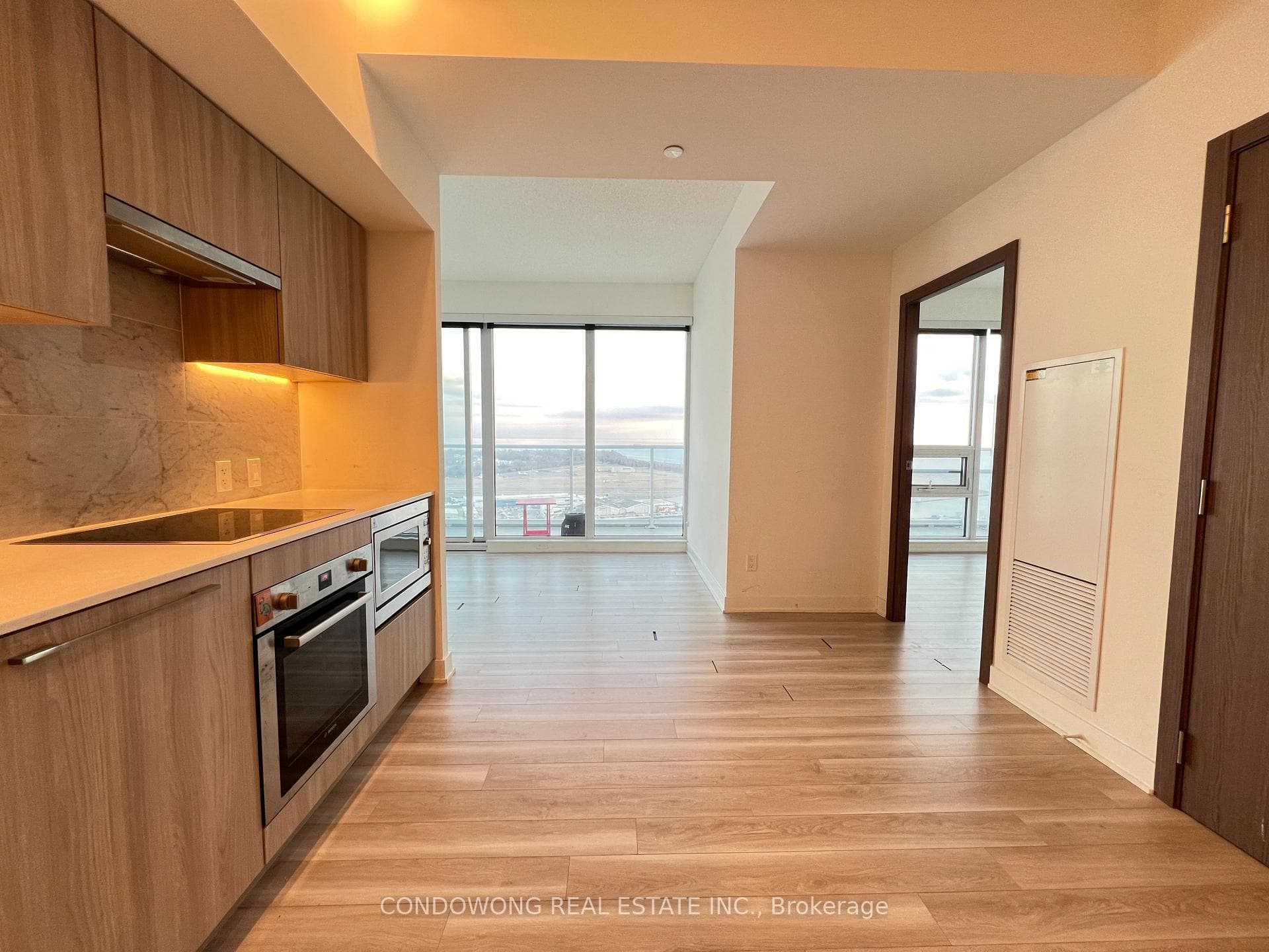 19 Bathurst Street Unit 3811 photo 2