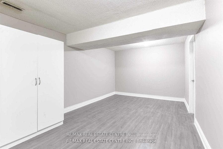 83 Autumn Boulevard Unit Lower photo 6