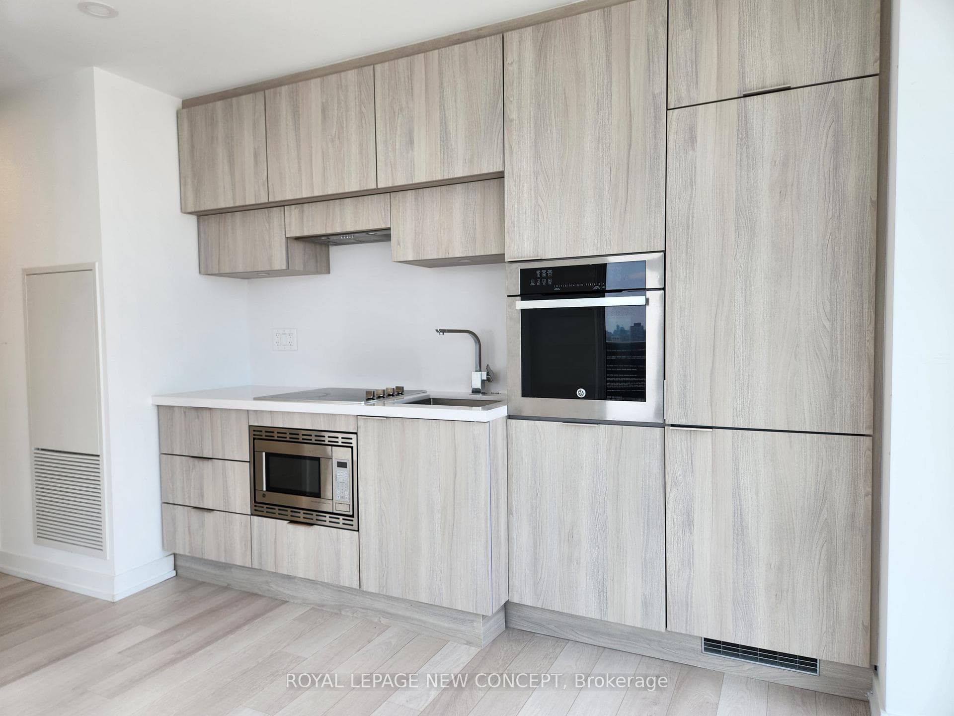 39 Roehampton Avenue Unit 1703 photo 4