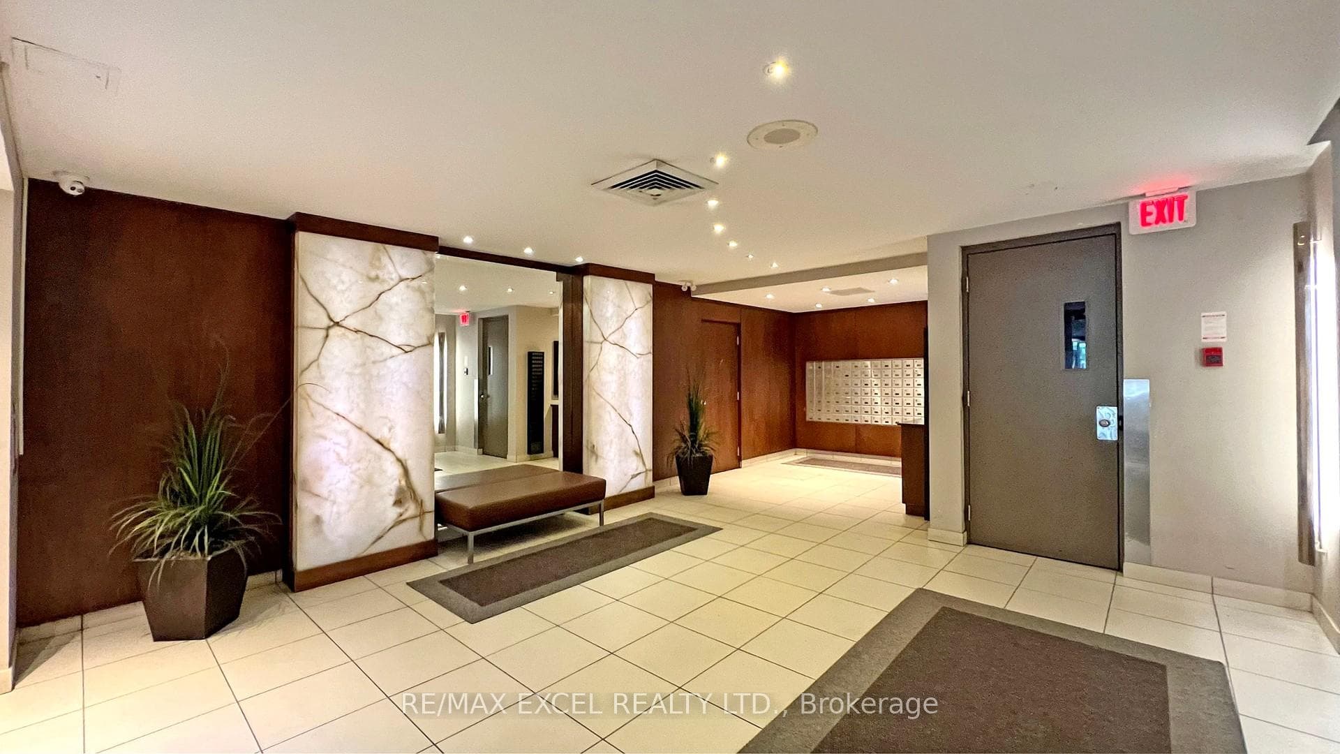 720 Spadina Avenue Unit 1605 photo 5