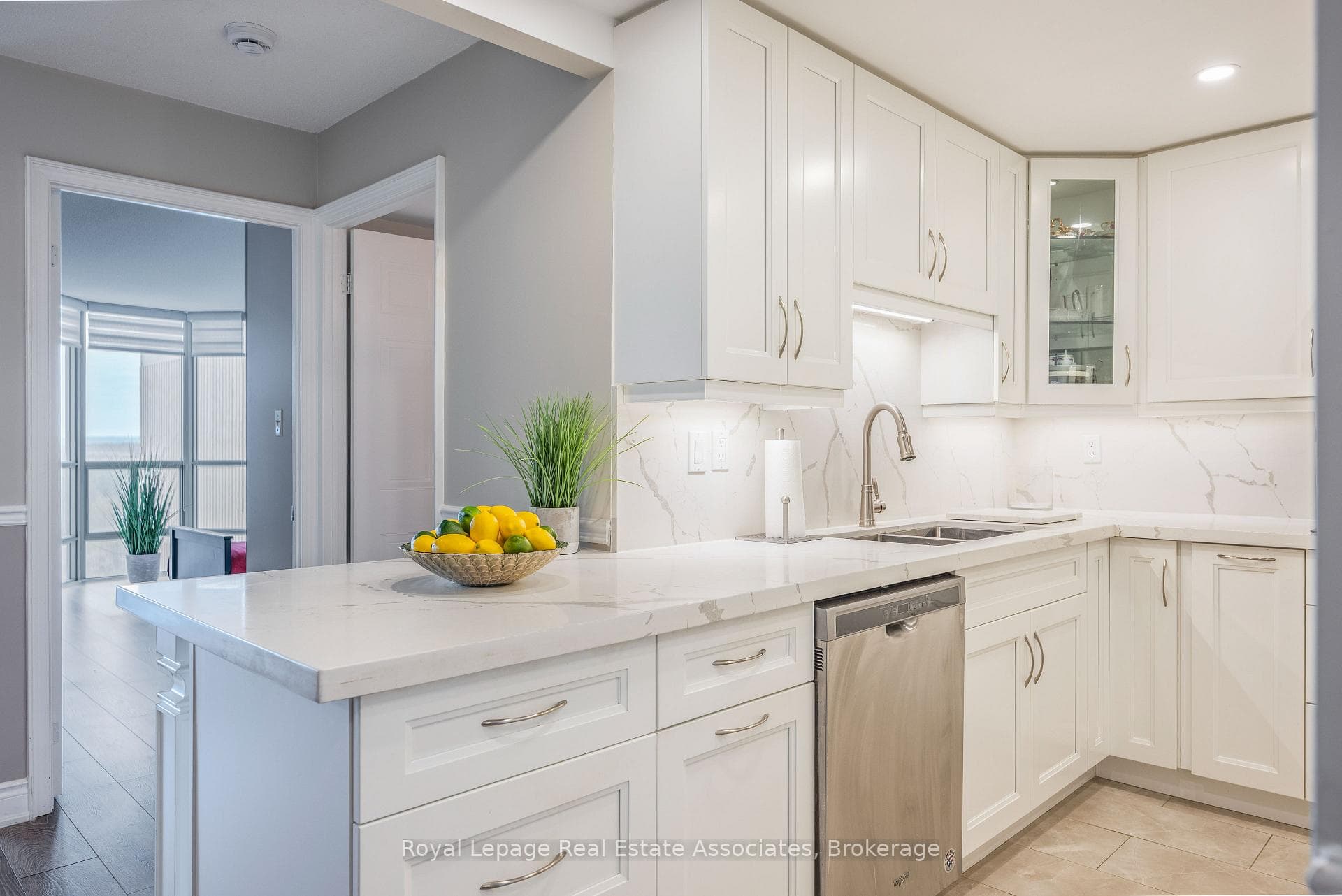 20 Mcfarlane Drive Unit 1402 photo 10