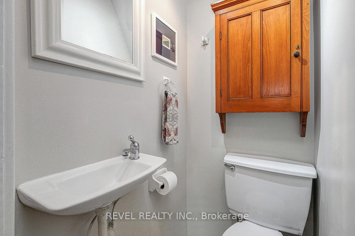 320 CLEMOW Avenue photo 20