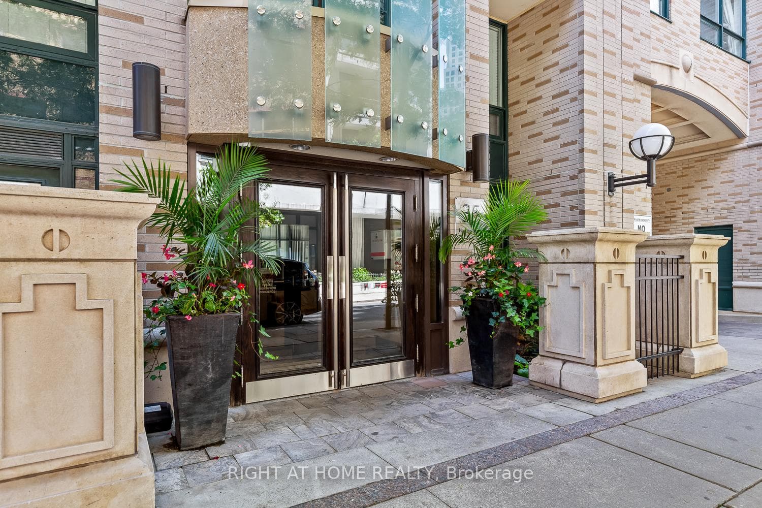 35 Hayden Street Unit 1409 photo 2