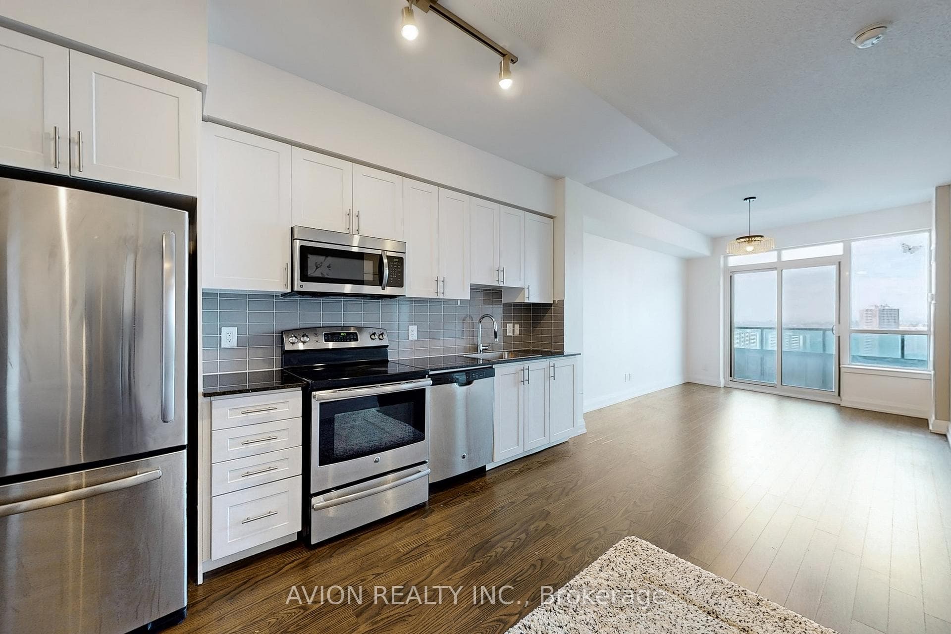 7171 Yonge Street Unit 2409 photo 3