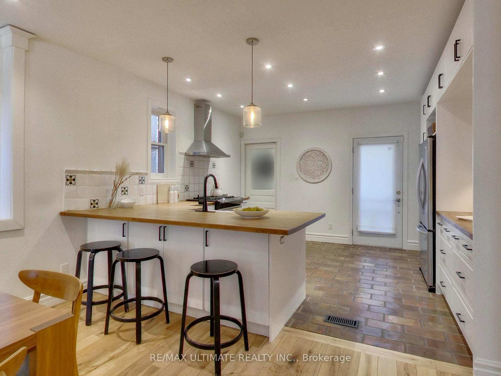 24 Pauline Avenue photo 12