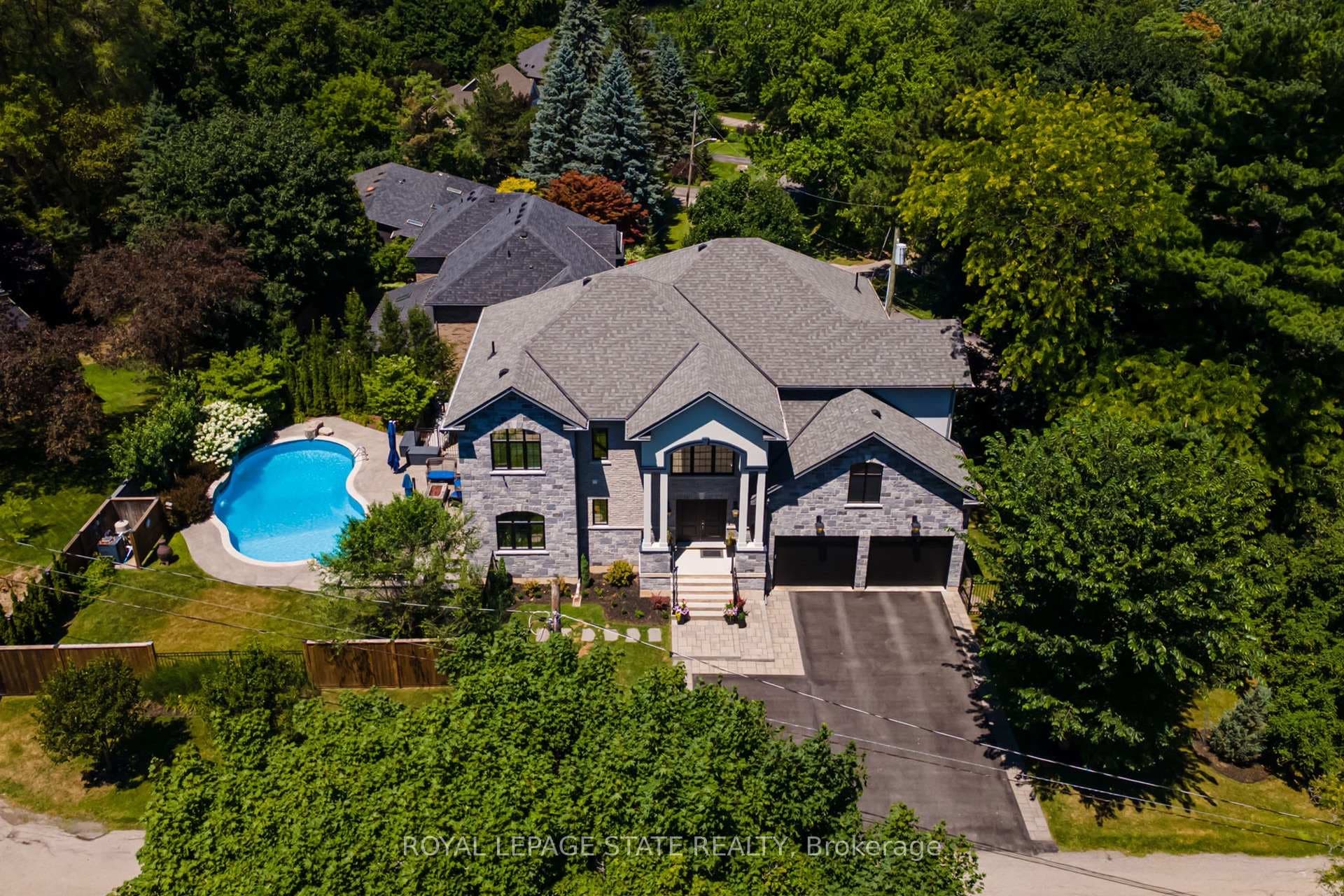 175 Oakhill Place photo 1